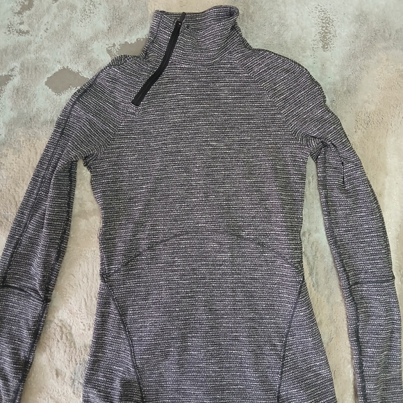 Lululemon Brisk Running 1/2‎ Zip - Picture 4 of 9